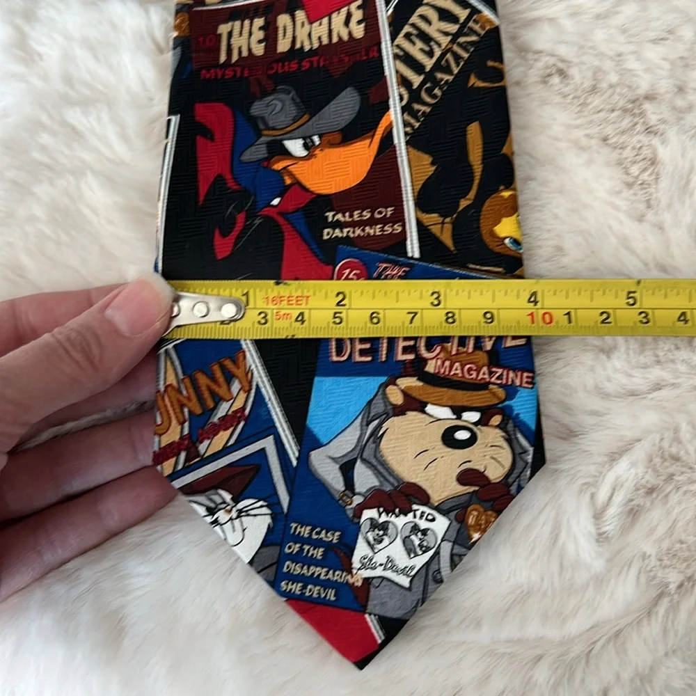 Vintage LOONEY TUNES 1997 Detective Mystery Themed Bugs Bunny Cartoon Tie